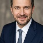 Уверенный клиент компании 3970 OK после изучения анализа лимитов столов для стратегии баккара